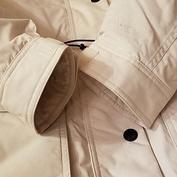 The North Face White Winter Jacket - Picture 8 of 8